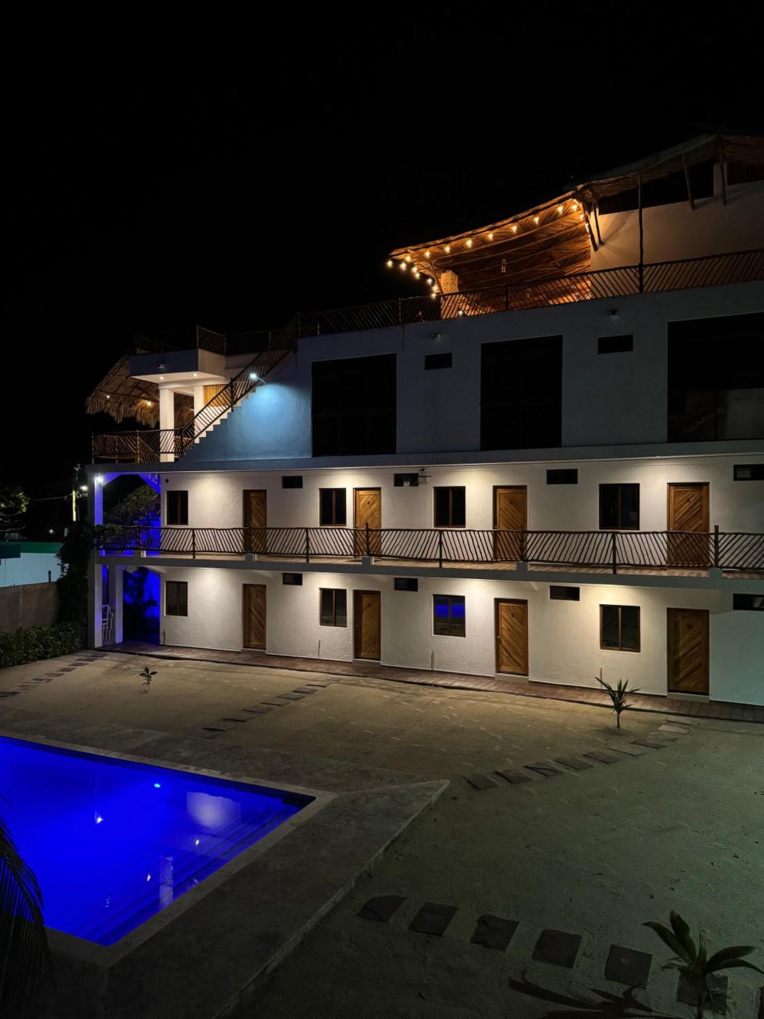 Mexhe Hotel El Cuyo Exterior foto