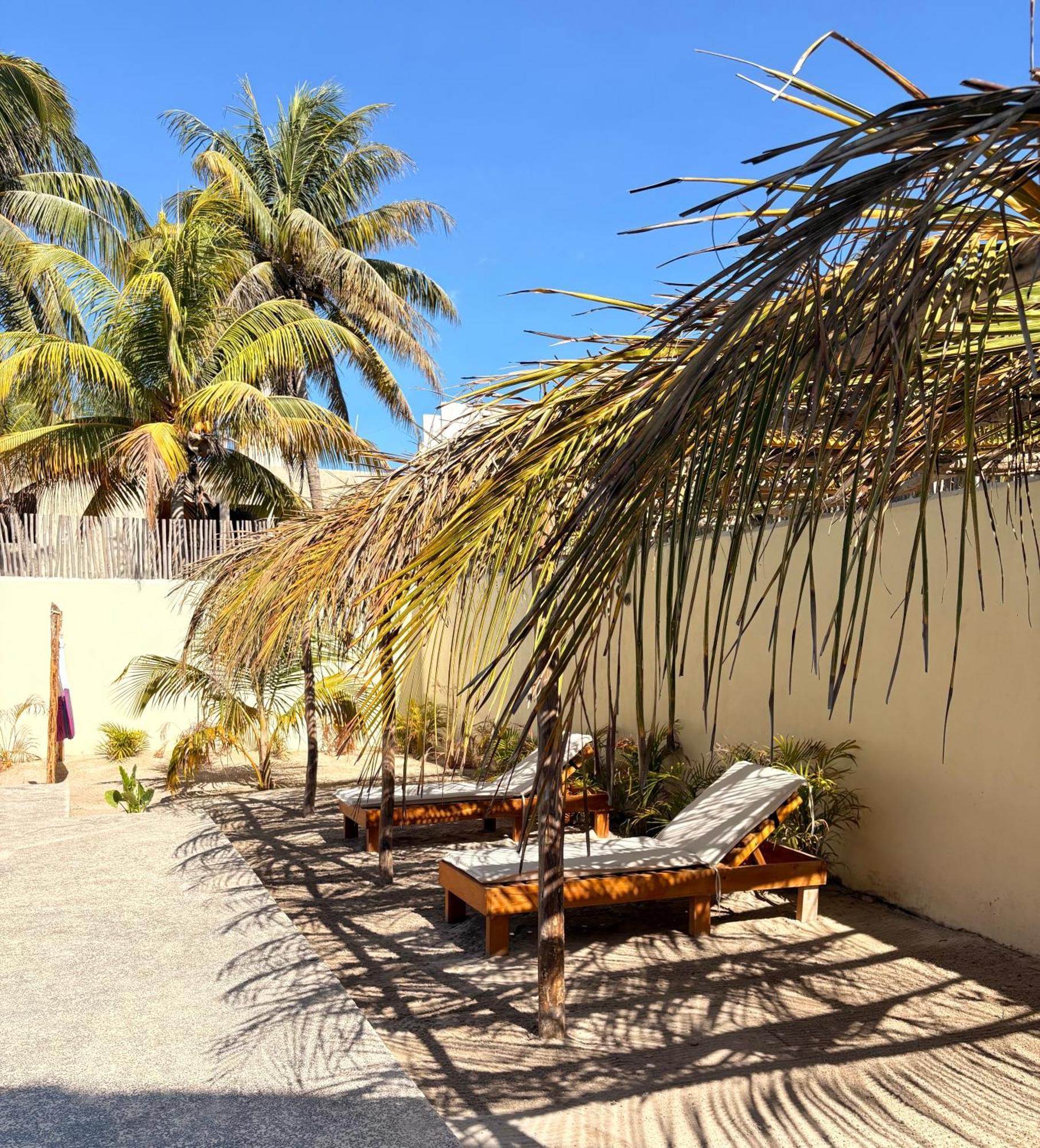Mexhe Hotel El Cuyo Exterior foto