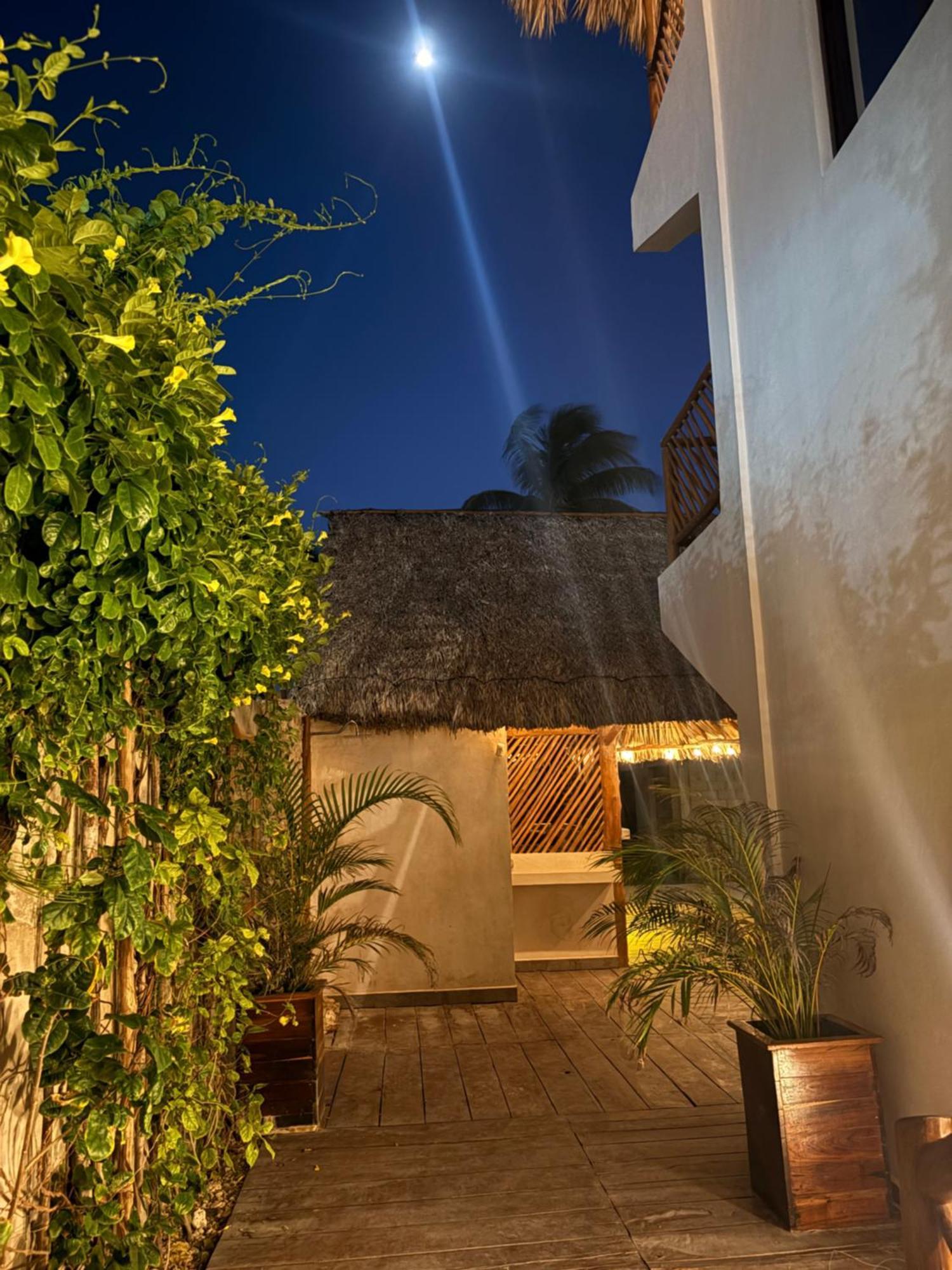 Mexhe Hotel El Cuyo Exterior foto